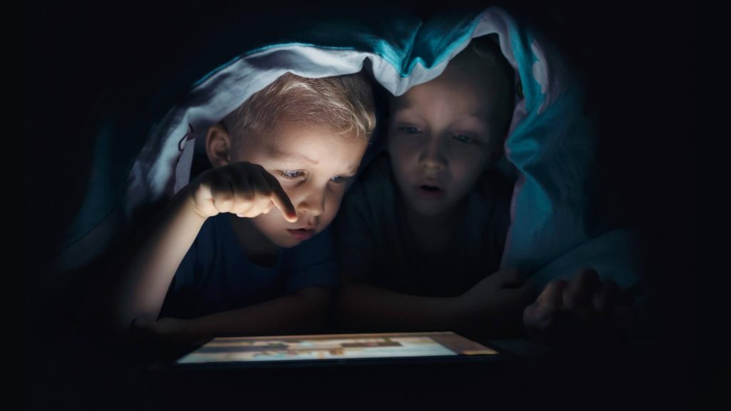 قوانين السلامة على الإنترنت: ما الذي يخبئه ملاعب الأطفال الرقمية؟ ذكاء البيانات في PlatoBlockchain. البحث العمودي. منظمة العفو الدولية.