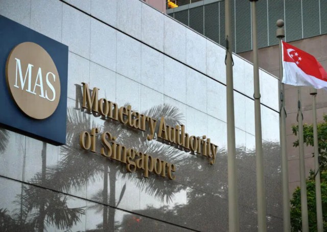 Singapur bi se moral nehati obremenjevati s kripto predpisi