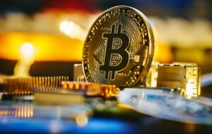 Arthur Hayes apeluje o Stablecoin wspierany przez Bitcoin