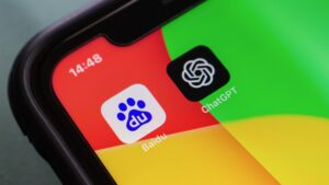 Baidu, 방향 변경, 어니 챗봇 선보여 일부 기업 선정