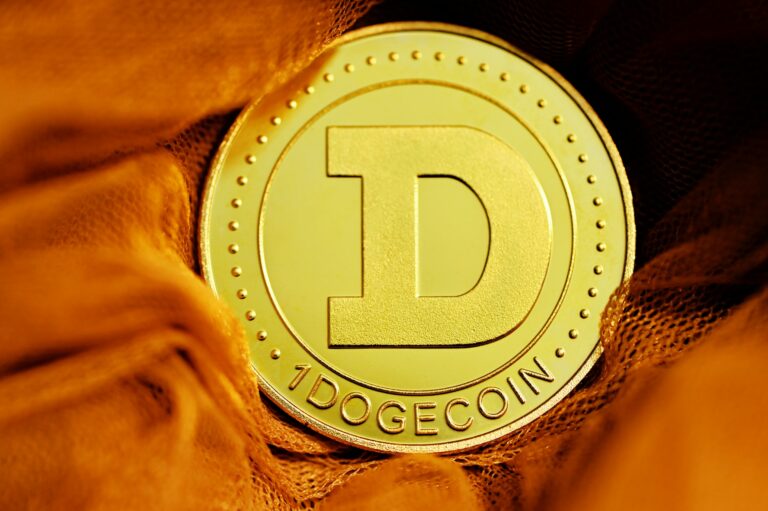 Доджкойн ($DOGE) обганяє Polygon ($MATIC) за ринковою капіталізацією на тлі розпродажу криптовалютного ринку