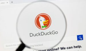 DuckAssist DuckDuckGo's DuckAssist Pioneers مروری با هوش مصنوعی