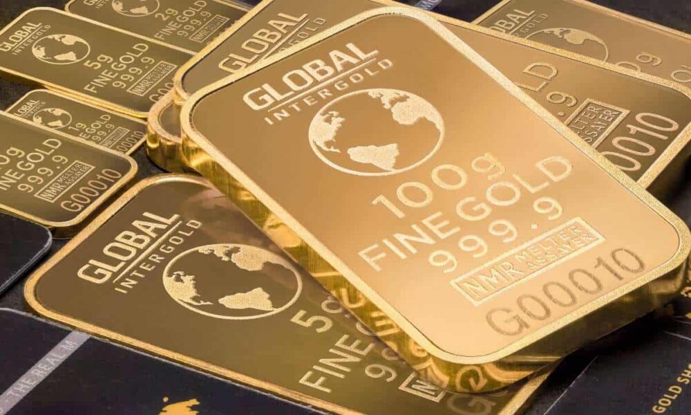 Είναι ο χρυσός ακόμα ένας «βράχος εκρήξεων» δίπλα στο Bitcoin; Όχι φέτος, λέει ο αναλυτής του Bloomberg