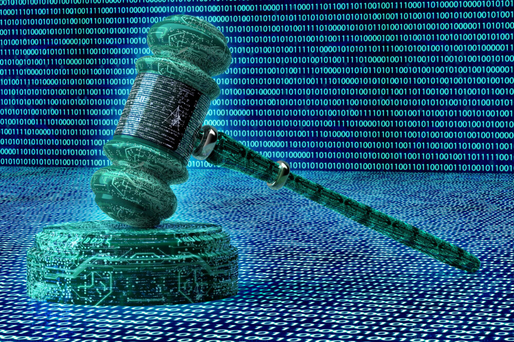 تواجه الصناعة القانونية خطرًا مزدوجًا كهدف مفضل للجرائم الإلكترونية