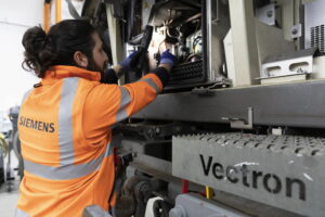 Siemens Mobility와 SNCB는 앤트워프 항구에서 Vectron 기관차를 유지하기 위해 힘을 합칩니다.