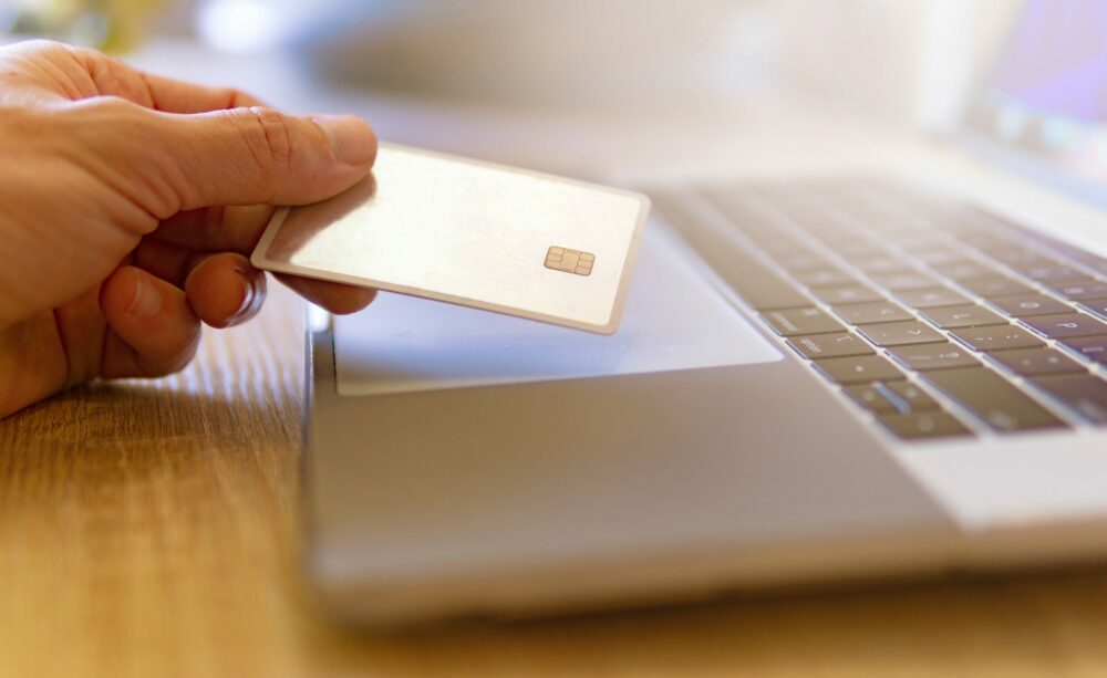Zeta e Featurespace fazem parceria para combinar processamento de cartão com detecção de fraude
