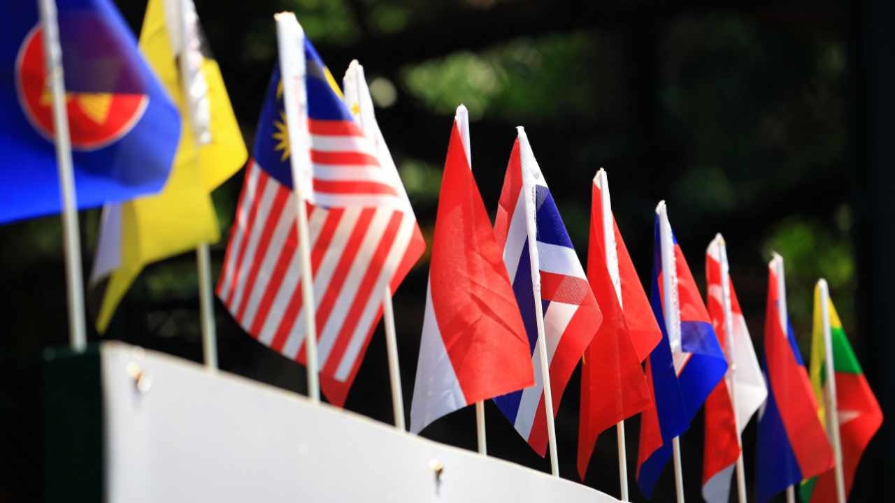 Kraje ASEAN podejmują kroki w celu zmniejszenia uzależnienia od dolara amerykańskiego w rozliczeniach handlowych