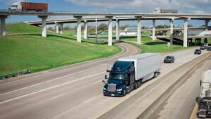 Autonome lastbiler vil køre ned ad motorvejene næste år, siger Startup
