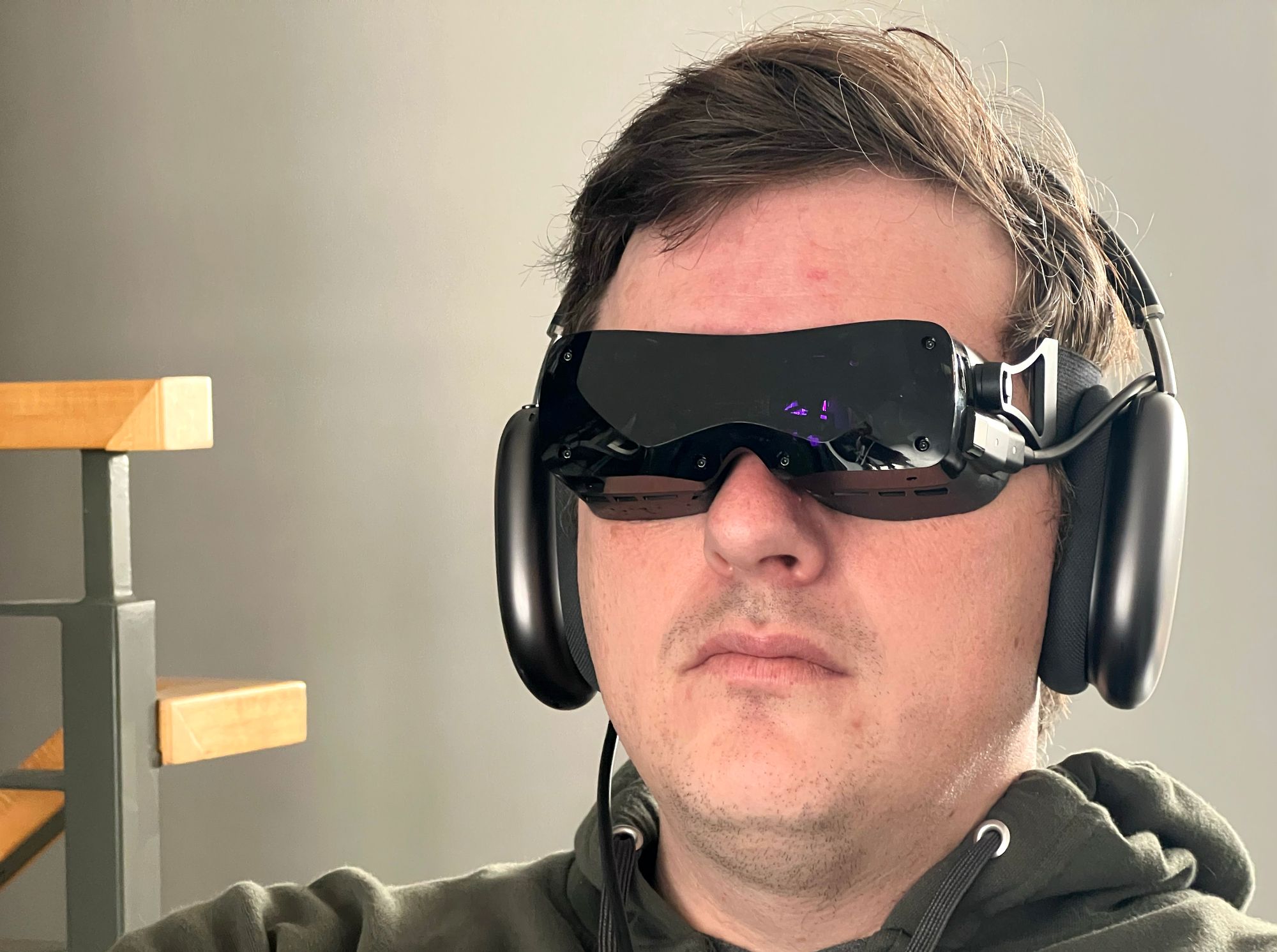 Bigscreen além da prática: provando um ponto sobre o peso do headset VR PlatoBlockchain Data Intelligence. Pesquisa vertical. Ai.