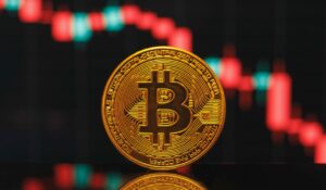 Bitcoin scade la aproape 28,000 de dolari, Ether este plat, acțiunile americane scad din cauza îngrijorărilor cu creșterea ratelor