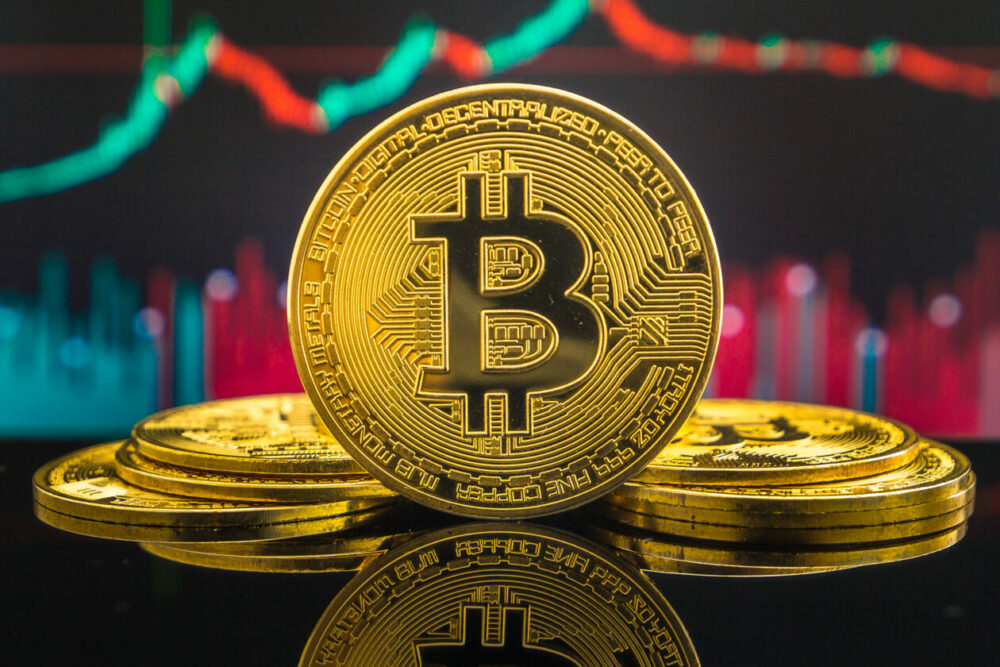 Bitcoin sjunker, Ether-tum över US$2,100 XNUMX