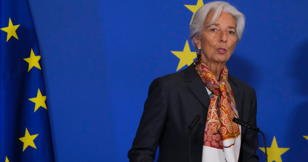 Väärennetty video, jossa EKP:n puheenjohtaja Lagarde hyväksyy digitaalisen eurokontrollin