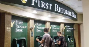 First Republic stuper 26 %, 100 milliarder dollar ble trukket tilbake i mars