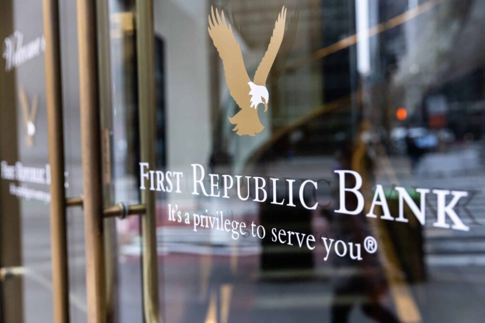 First Republic pade zaradi pričakovanja zasega s strani FDIC