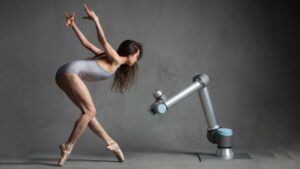 Merritt Moore: ο φυσικός και η χορεύτρια μπαλέτου που αναμειγνύουν την επιστήμη και την τέχνη χρησιμοποιώντας ρομπότ και χορό