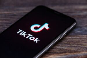 TikTok та інші мобільні програми порушують правила конфіденційності