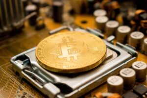 Težavnost rudarjenja bitcoinov se približuje mejniku 50 bilijonov