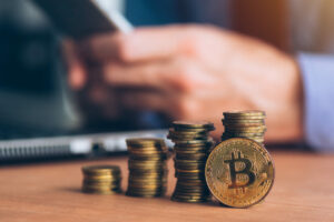 Bitcoin เพิ่มขึ้น Solana นำไปสู่การขาดทุนใน 10 cryptos ชั้นนำ การเลื่อนของเงินดอลลาร์สหรัฐท่ามกลางความกังวลของภาคธนาคาร