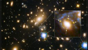 Gravitationslinser af supernova giver ny værdi for Hubble-konstanten – Physics World