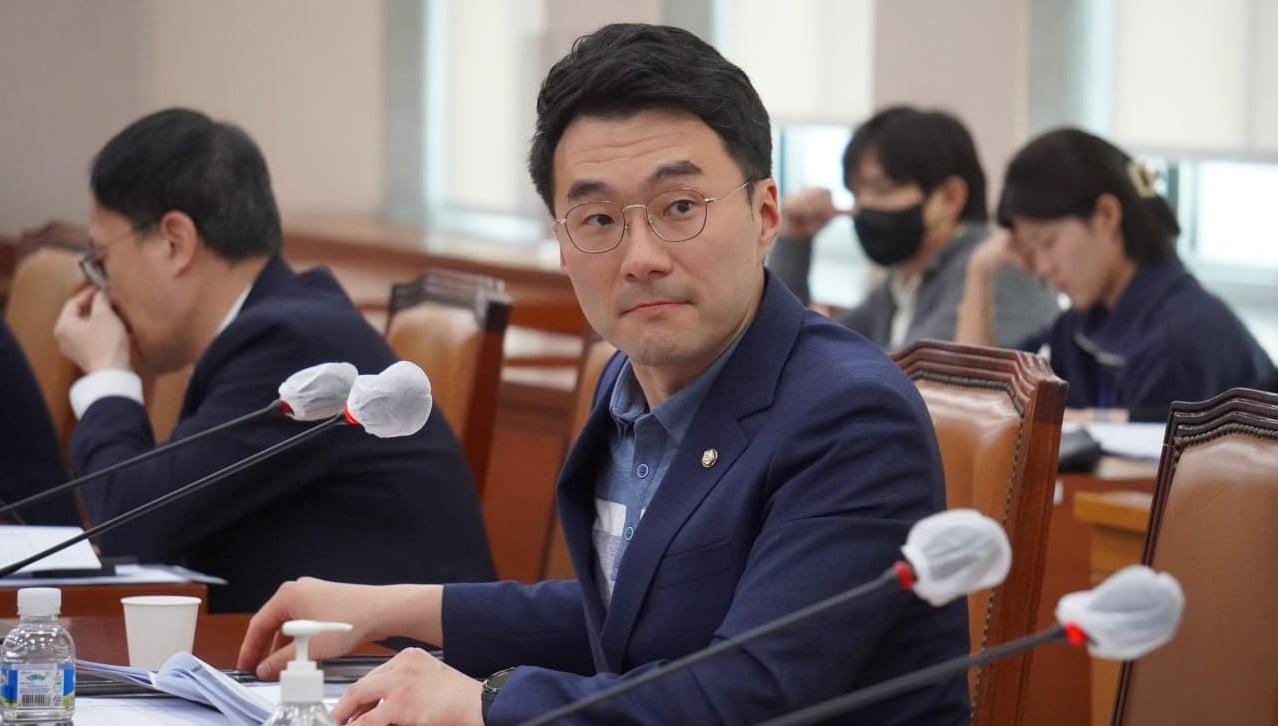 Koreaanse crypto wisselt upbit uit, Bithumb overviel de cryptotransacties van de wetgever