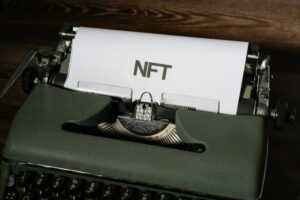 NFT رائلٹیز: وہ کیا ہیں اور وہ کیسے کام کرتے ہیں۔