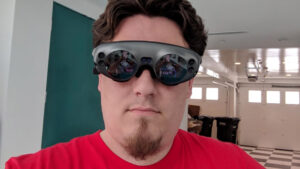 Oculus-grundaren demonstrerade en tidig version av Apples XR-headset, kallar det "Utmärkt" och "En enorm affär"
