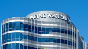 Pacwestin osake romahti yli 35 % ensimmäisen vuosineljänneksen tulosraportin julkistamisen jälkeen pankkialan myllerryksessä