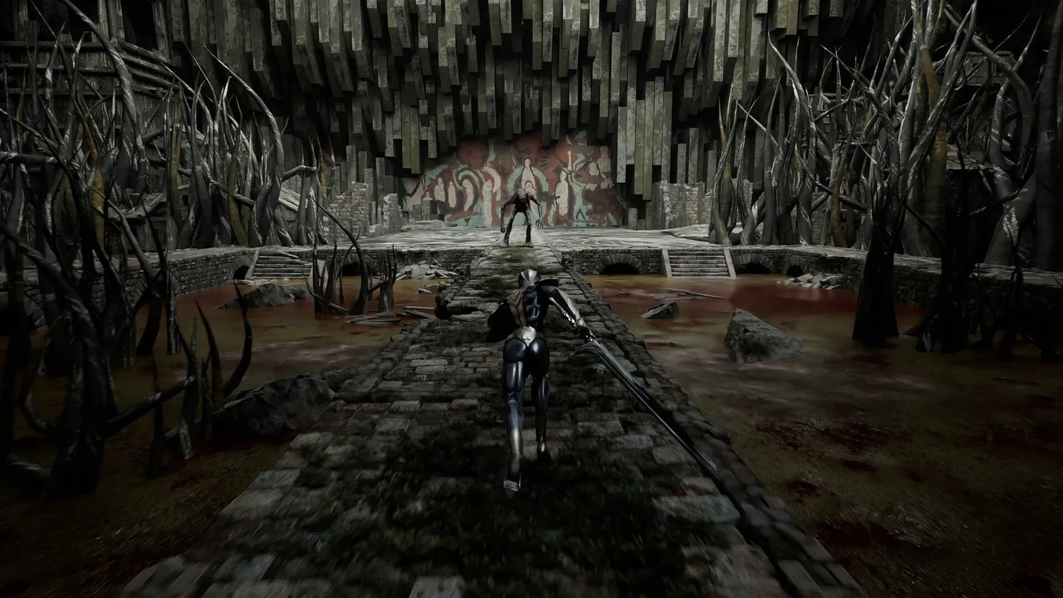 Captura de pantalla que muestra un punto de vista en tercera persona de un camino oscuro mientras una figura humanoide corre hacia una pelea de jefes.