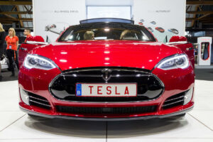Tesla vilepuhuja lekitab 100 GB andmeid, paljastades ohutuskaebused