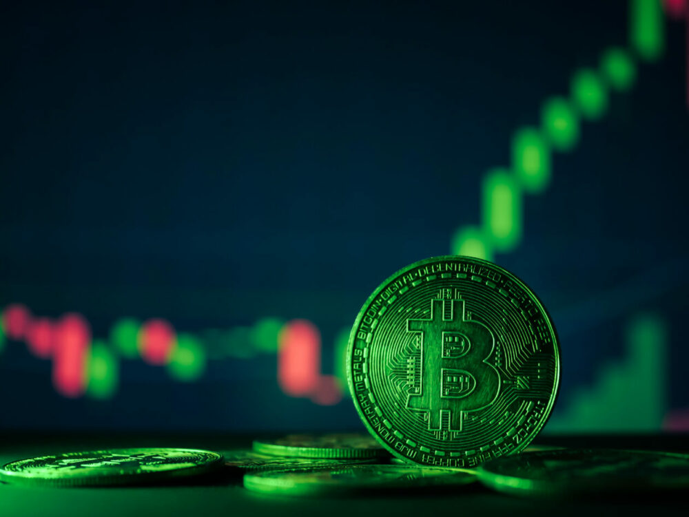 Bitcoin, Ether fald; de fleste top 10 kryptoer stiger efter SECs retssag mod Coinbase