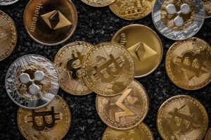 Bitcoin เปลี่ยนแปลงเล็กน้อยประมาณ 27,000 เหรียญสหรัฐ Ether ย่ำน้ำ; Solana ได้รับ XRP