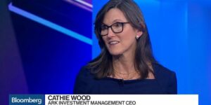 Cathie Wood's ARK kocht voor $ 22 miljoen aan Coinbase-aandelen nadat de prijs was gedaald - ontsleutelen
