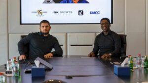 كلارنس سيدورف وخبيب نورماغوميدوف ، مع SK Sports Holding ، يوقعان شراكة عالمية مع FITLIGHT