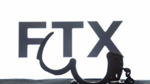 FTX sonda l'ex dirigente, la causa denuncia i tentativi di mettere a tacere il personale
