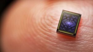 Az Intel 12 qubit-es szilícium kvantum chipet ad ki a kvantumközösségnek – Physics World