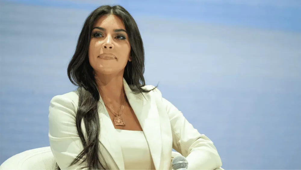 Rettssaker eskalerer: Kim Kardashian og Floyd Mayweather Jr. anklaget for å villede investorer i EMAX Crypto-kampanje