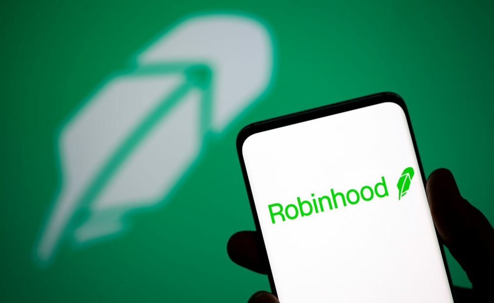 Robinhood hủy niêm yết ADA, SOL và MATIC trong bối cảnh SEC đàn áp Coinbase và Binance