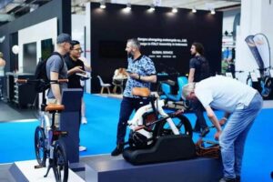 تقدم Yadea مرة أخرى دراجاتها الإلكترونية الرائدة إلى EUROBIKE 2023