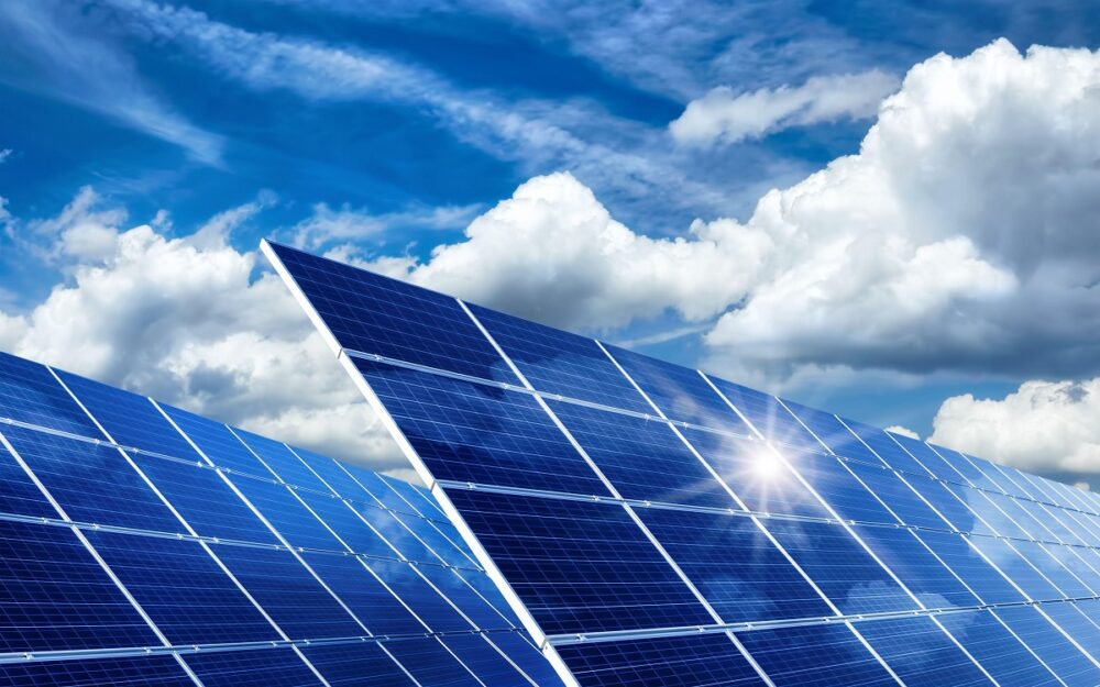 3 kritiske RCE-fejl truer industrielle solpaneler