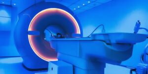 A mesterséges intelligencia betegségekre utaló jeleket találhat az MRI-vizsgálatokon, amelyeket az orvosok figyelmen kívül hagyhatnak – a titkosítás feloldása