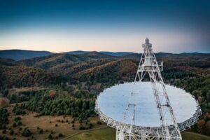 Astronomer annoncerer træk af de korteste hurtige radioudbrud nogensinde opdaget - Physics World