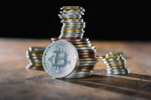 Bitcoin por debajo de los 30,000 dólares estadounidenses; XRP gana a medida que caen otras 10 criptomonedas principales