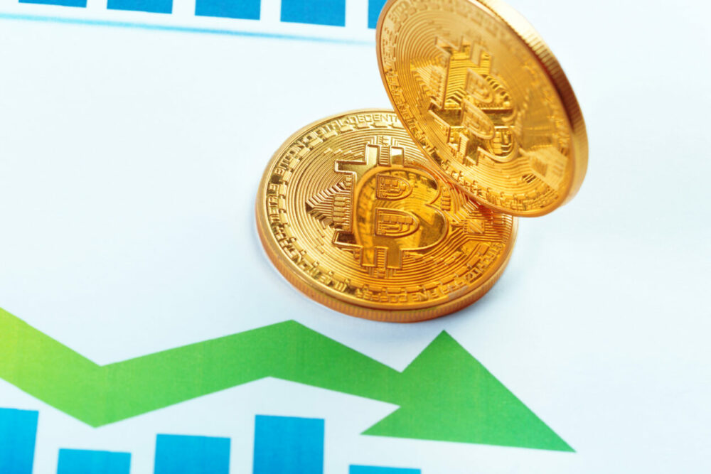 Bitcoin spada, ale utrzymuje się powyżej 30,000 XNUMX USD