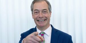 Coutts Apologizes for 'Unbanking' Bitcoin-Friendly Nigel Farage - Decrypt