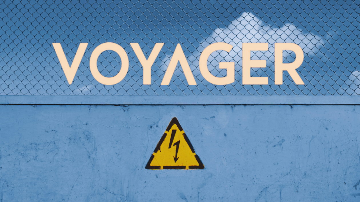 Sigla Voyager deasupra semnului de înaltă tensiune.