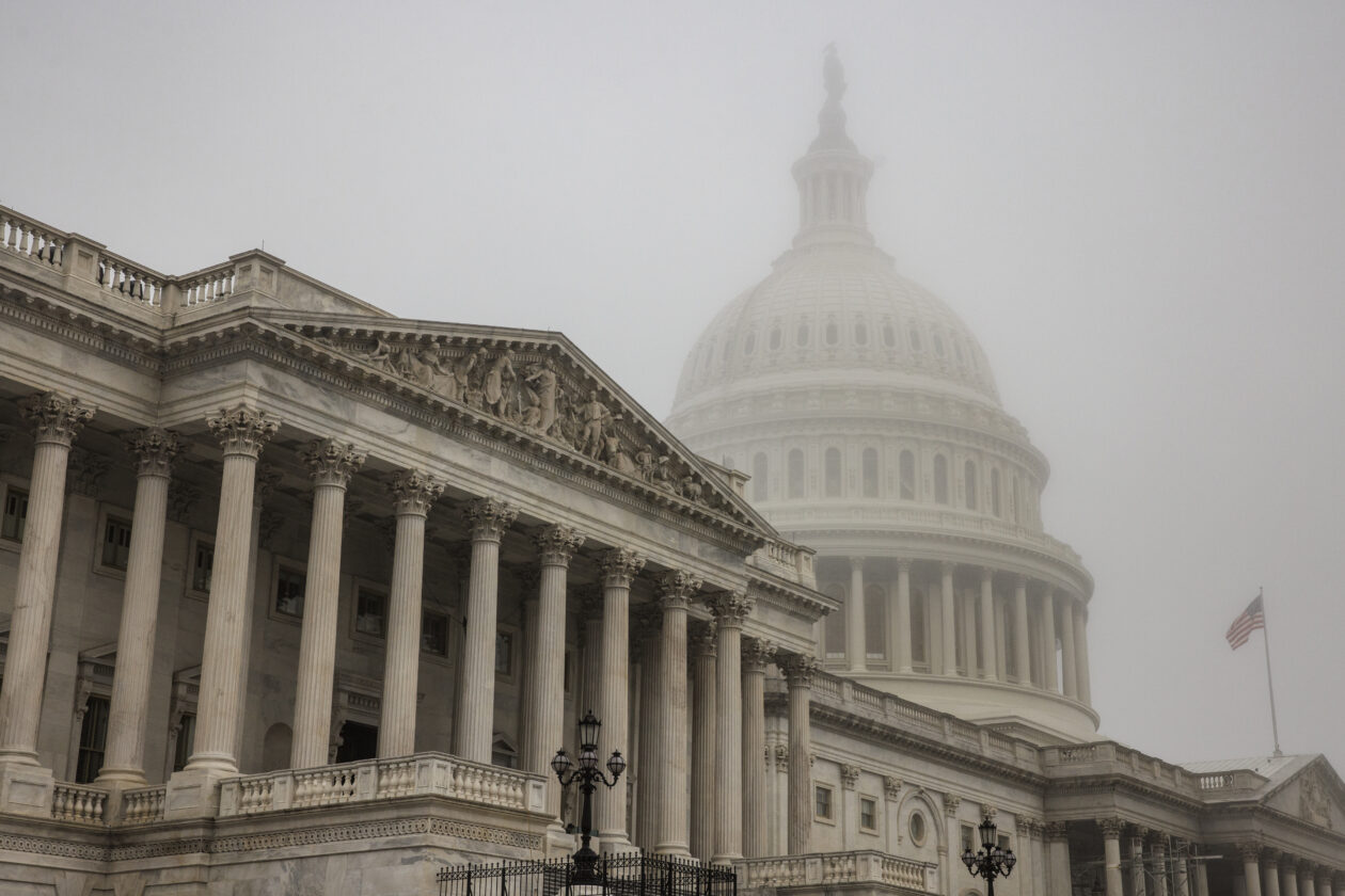 US Capitol-kuppelen bag det amerikanske Repræsentanternes Hus. | Amerikansk midtvejsvalg kan betyde flere fremskridt med hensyn til regulering af kryptoindustrien