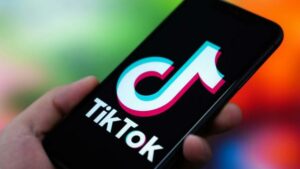 TikTok lanza publicaciones destacadas de texto para competir con Threads y Twitter
