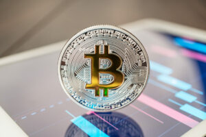 Bitcoin, Ether laajentaa voittoja; top 10 kryptoa sekoitettuna