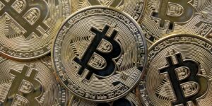 Bitcoin เข้าร่วมการเทขายในตลาดหุ้น - CryptoInfoNet