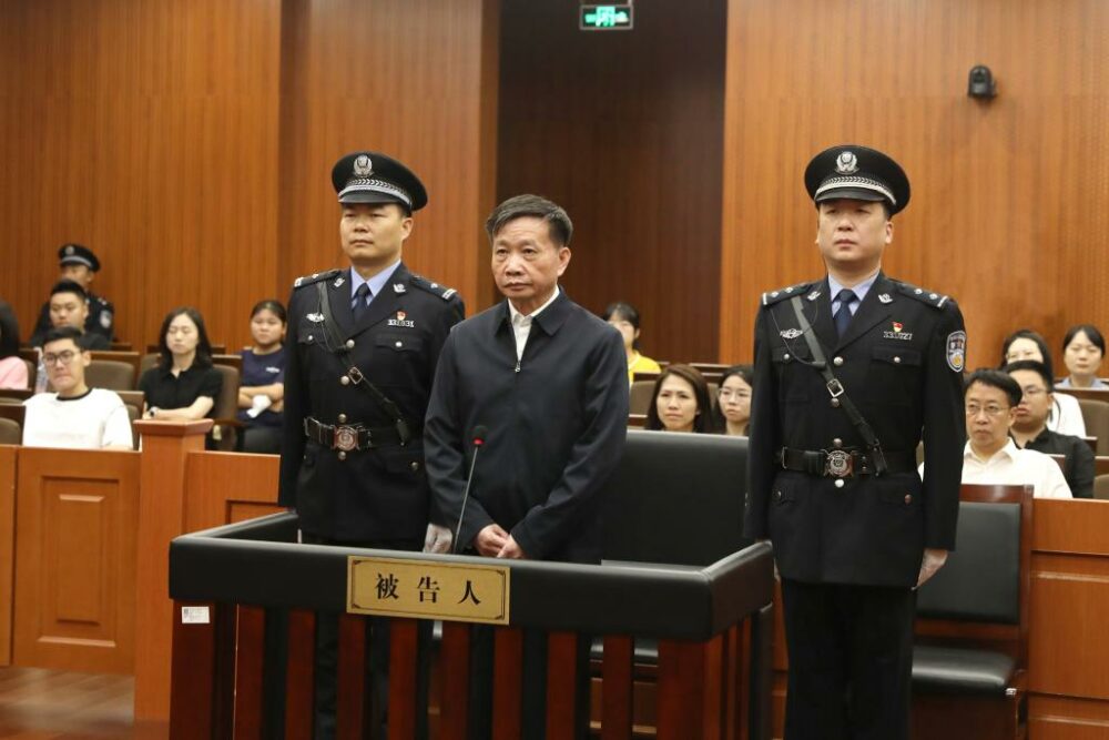 Funcionario chino condenado a cadena perpetua por corrupción y minería de Bitcoin